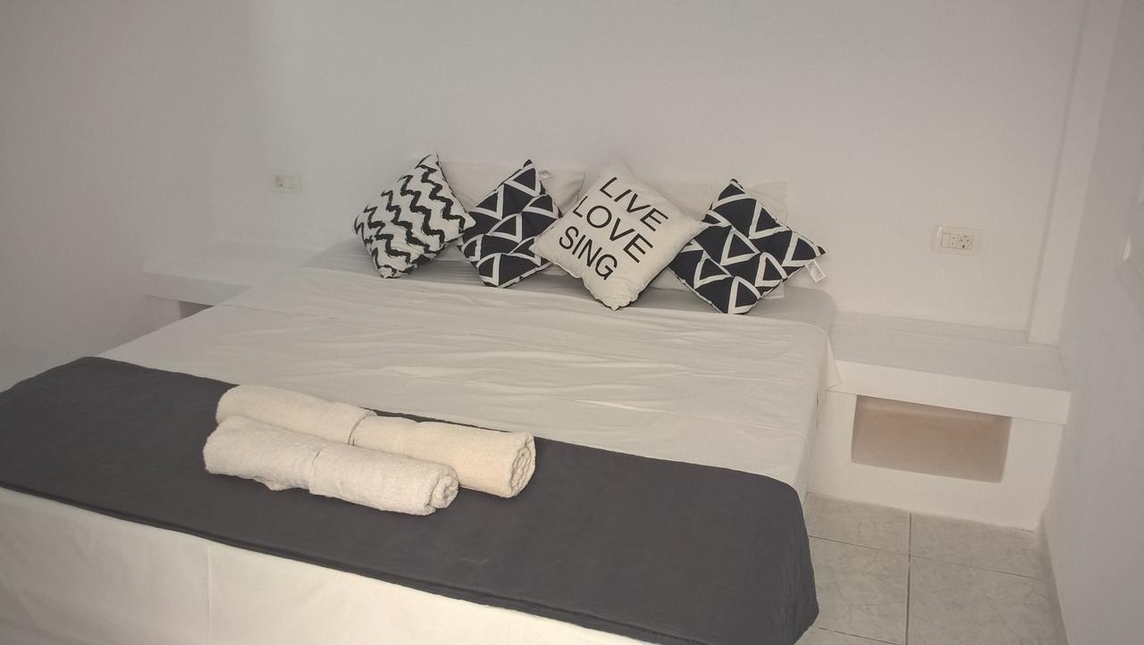 Three Harites Aparthotel เปริสซา ภายนอก รูปภาพ