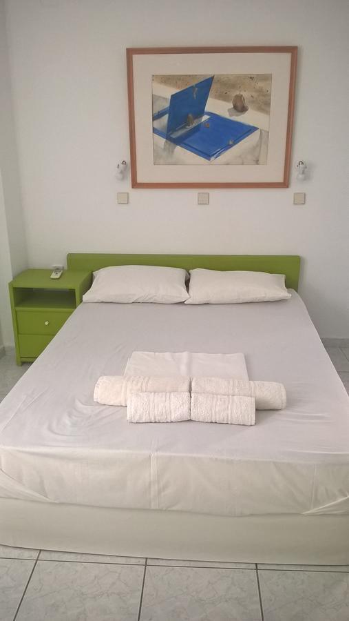 Three Harites Aparthotel เปริสซา ภายนอก รูปภาพ